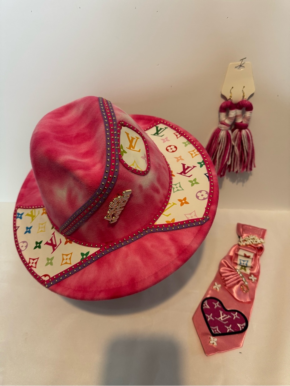 Pink Stylish Wide-Brim Hat Set with Multicolor Accents